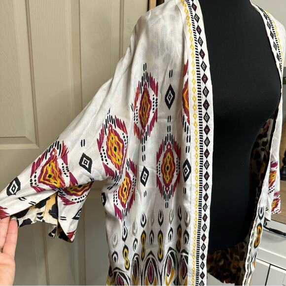 Chico’s Women’s Sz 1 US 8 M Reversible Cheetah Leopard Aztec Kimono Cardigan EUC - Picture 7 of 12